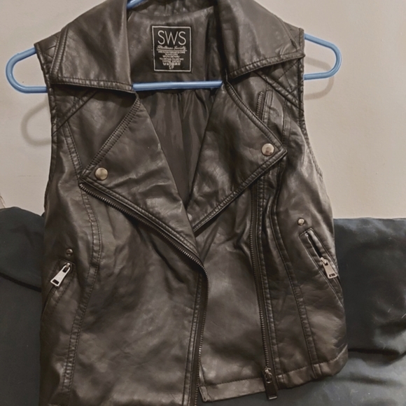 2/$35 NWOT UK2LA Pleather vest - Picture 2 of 2